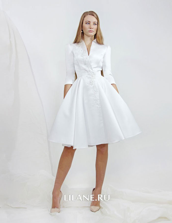 Короткое белое свадебное платье-пиджак Adeline из королевского атласа