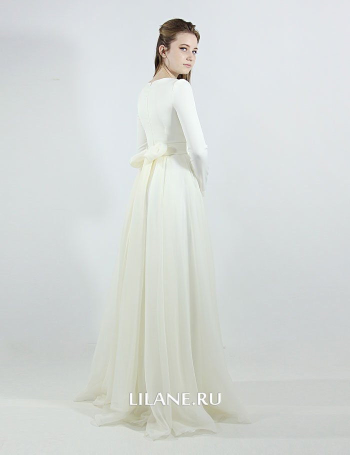 Прямое свадебное платье с рукавами из ультра-комфортной эластичной ткани