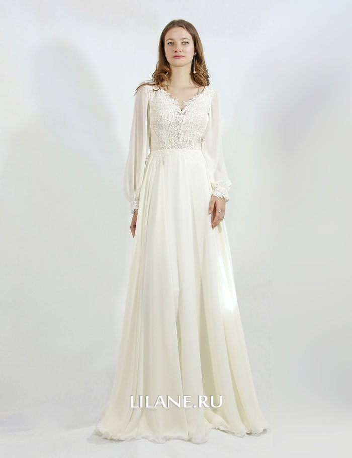 Прямое свадебное платье Albina цвета айвори без корсета с V-обрызным вырезом горловины и глубоким вырезом на спинке.