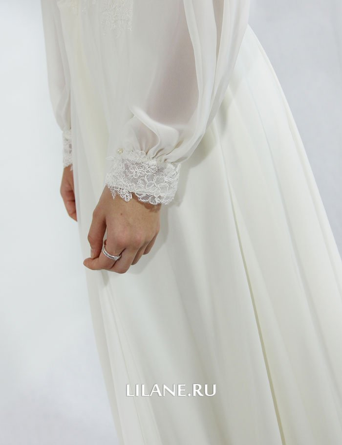 Кружевные манжеты прямого свадебного платья Albina