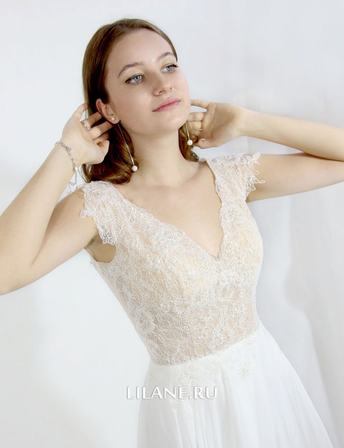 V-образный вырез горловины прямого свадебного платья Alisa