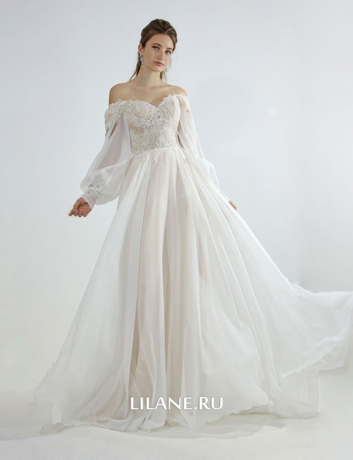 Роскошное нежное прямое корсетное свадебное платье Aurelia цвета айвори со шлейфом.