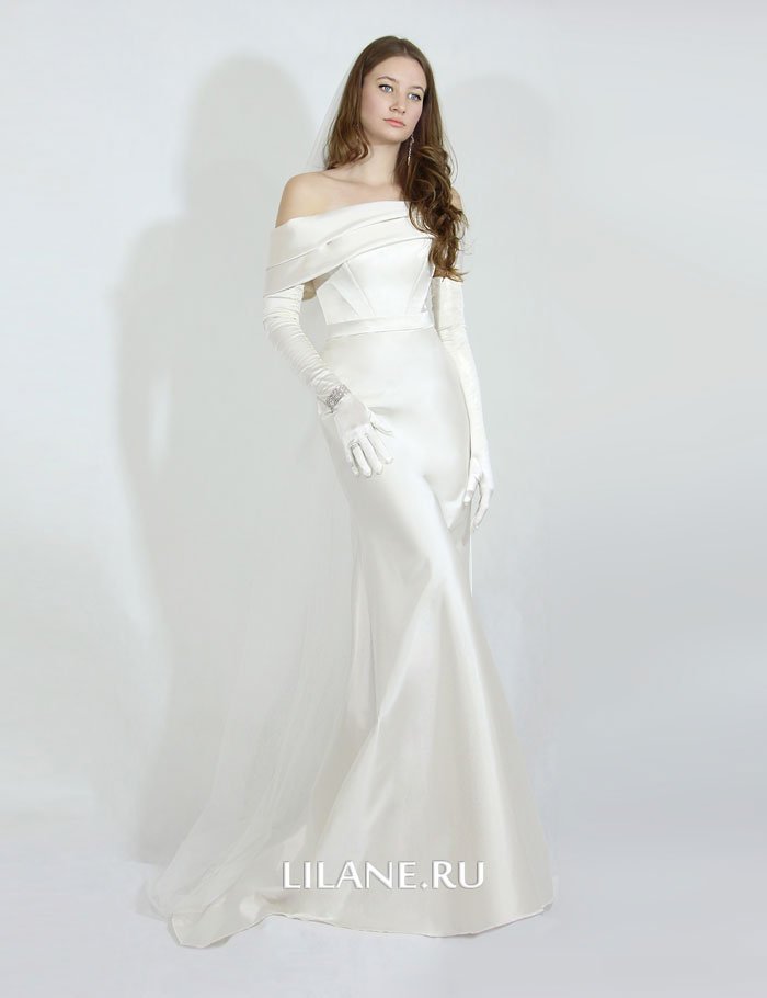 Прямое свадебное платье Blanca из роскошной ткани «Дюпон» цвета айвори со шлейфом.